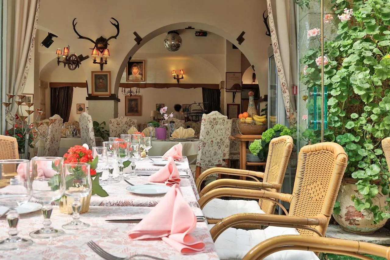 Logis Le Relais Imperial Hotel Saint-Vallier-de-Thiey 2*,  France