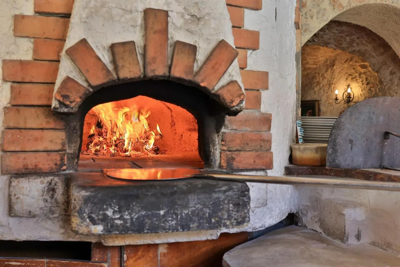 Logis Le Relais Imperial Hotel Saint-Vallier-de-Thiey 2*,  France