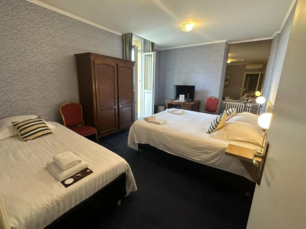 Logis Le Relais Imperial Hotel Saint-Vallier-de-Thiey 2*,