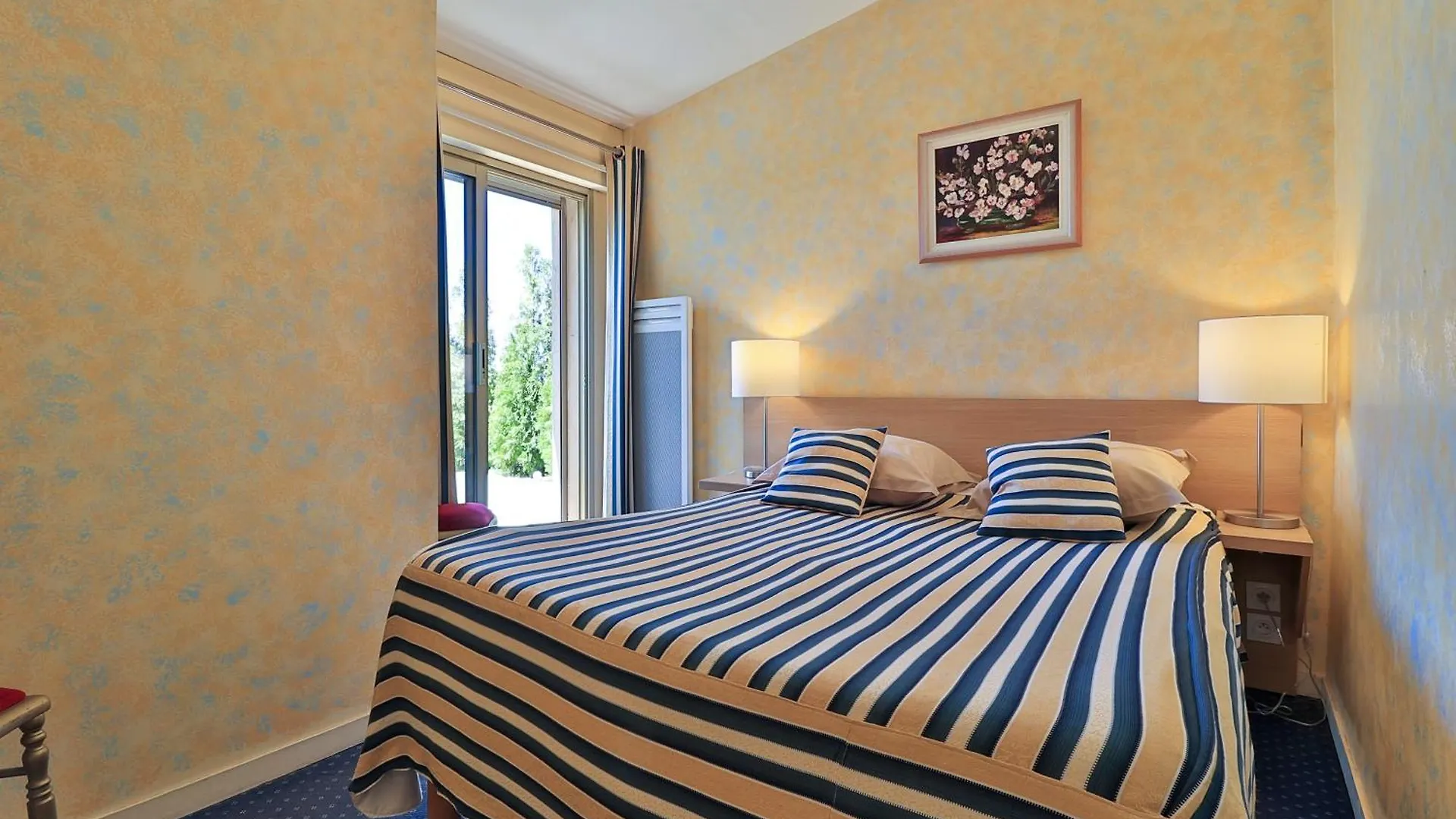 Logis Le Relais Imperial Hotel Saint-Vallier-de-Thiey 2*,  France