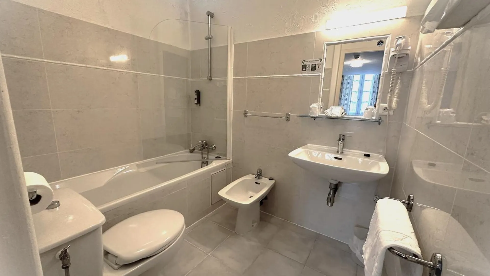 Logis Le Relais Imperial Hotel Saint-Vallier-de-Thiey 2*,  France
